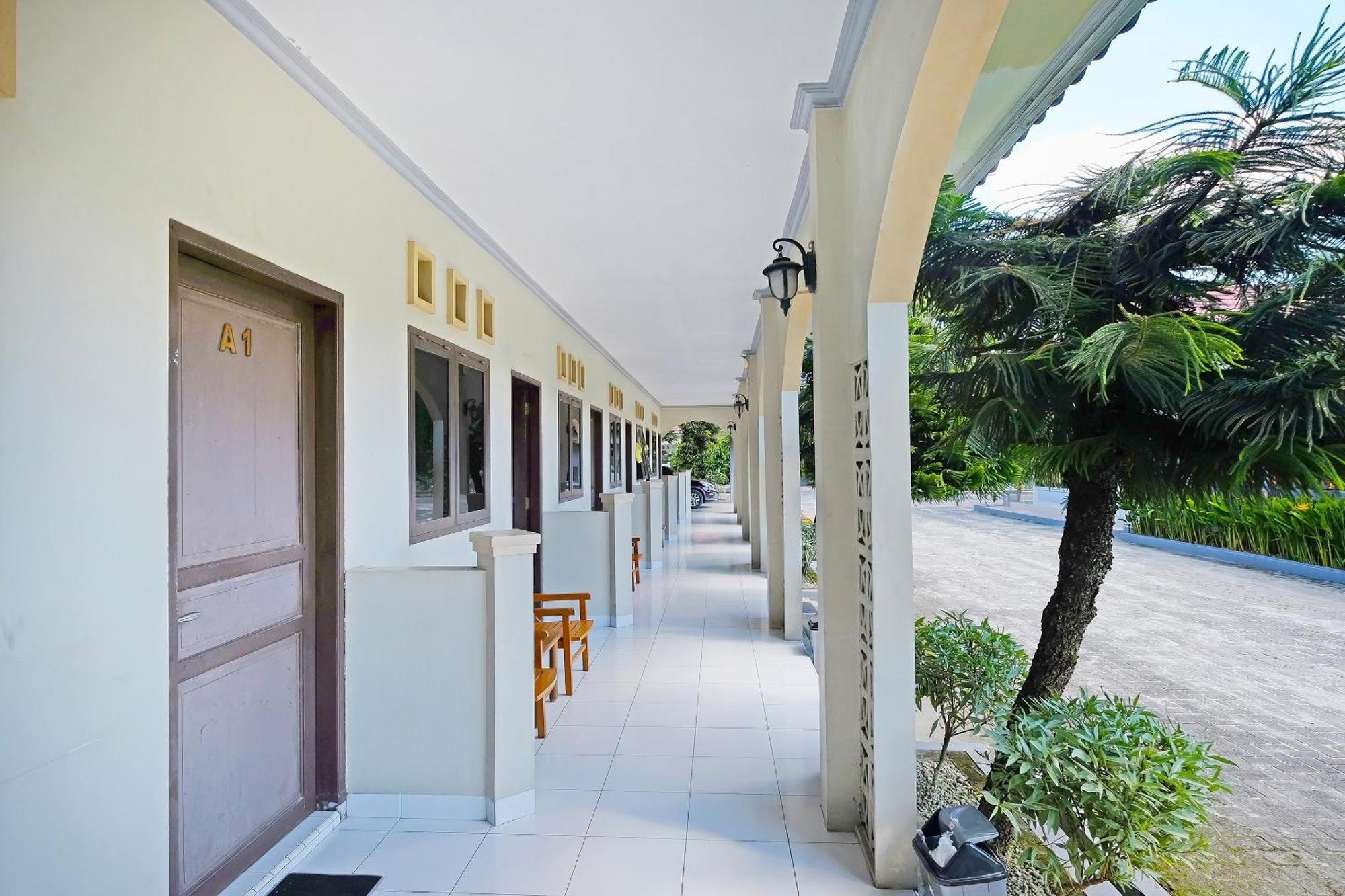 Collection O 91046 Hotel Remaja Indah Masamba Dış mekan fotoğraf